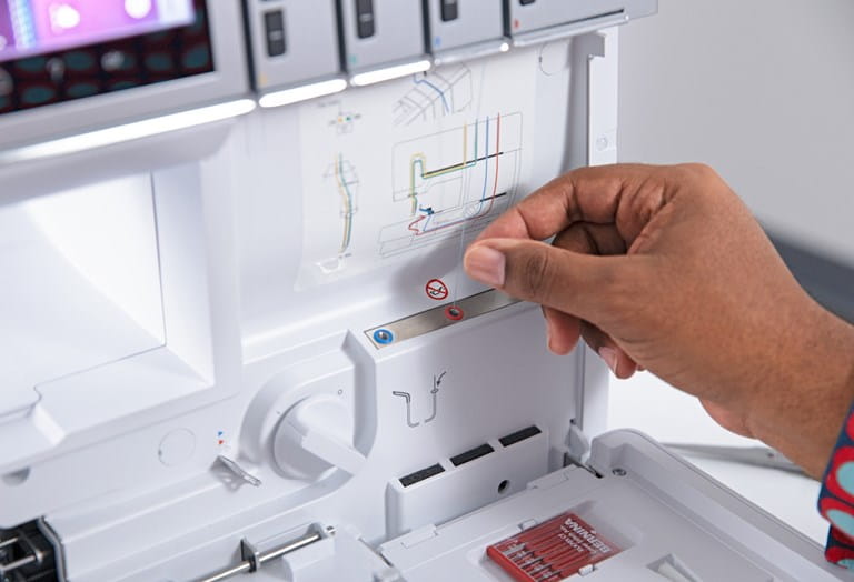 L860 - Overlocker with color touch screen