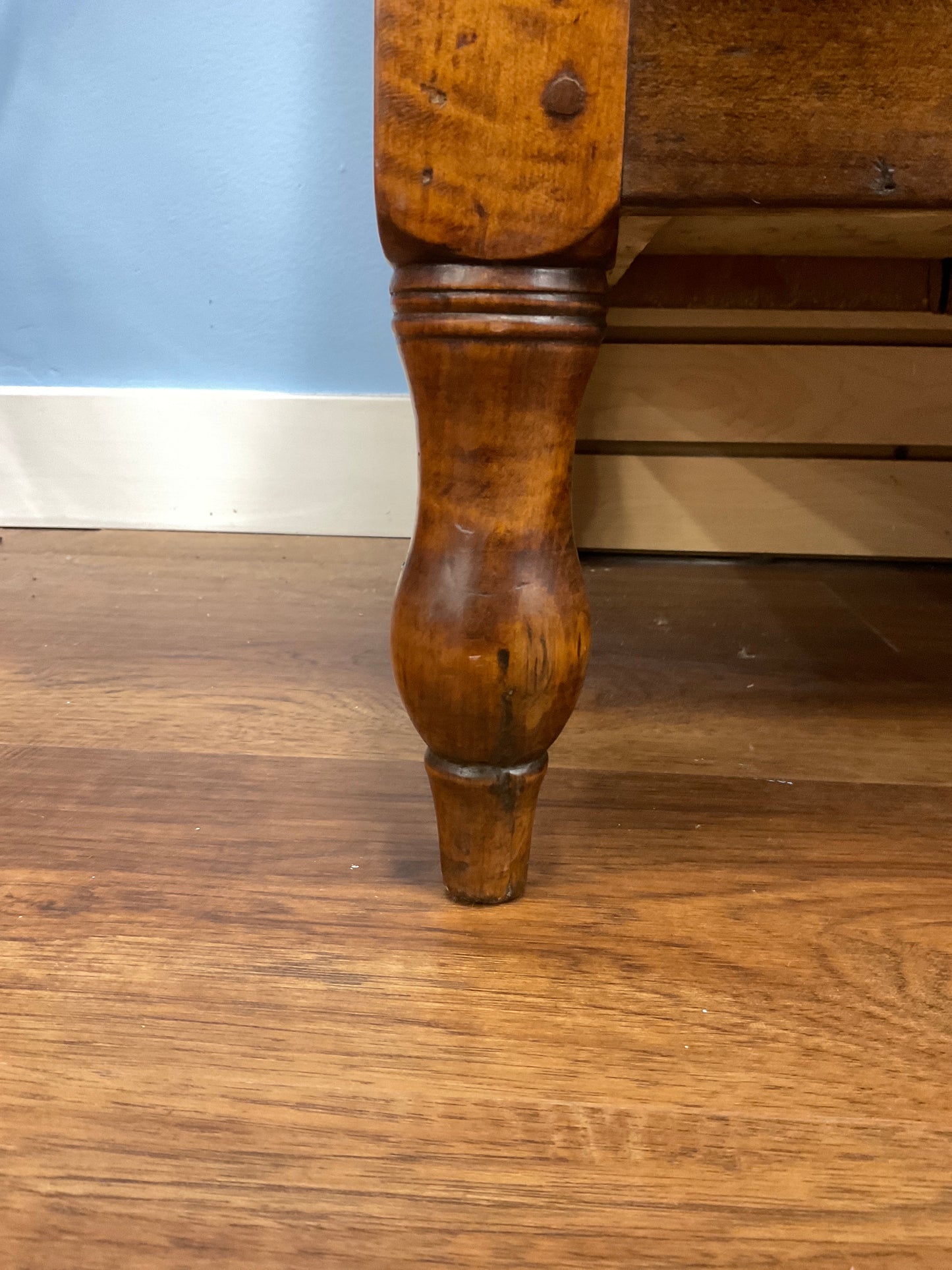 Mid-1800s Mahogany dresser