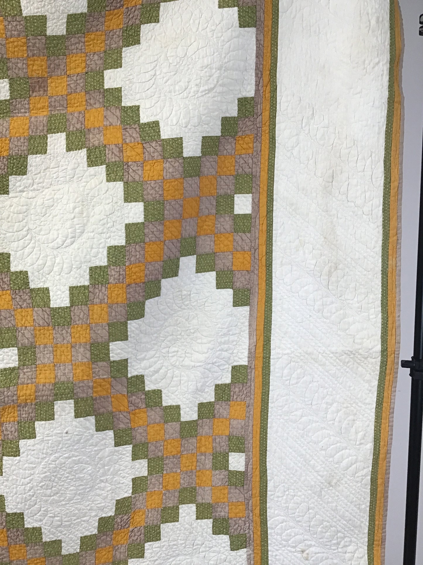 Antique 1800s Irish Chain Feathered Quilted Excellent Condition 80.5”x 80.5” With Sleeve