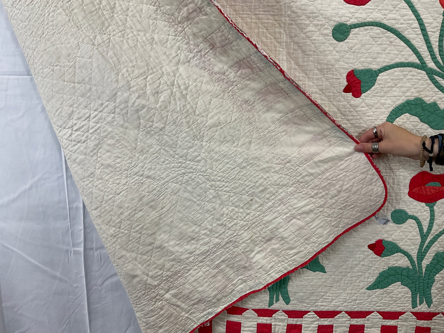Antique Poppy and Garden Fence applique Quilt 1933 87”x82”