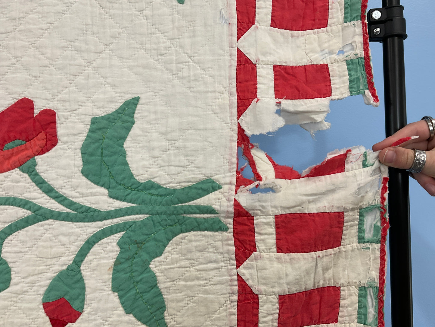 Antique Poppy and Garden Fence applique Quilt 1933 87”x82”