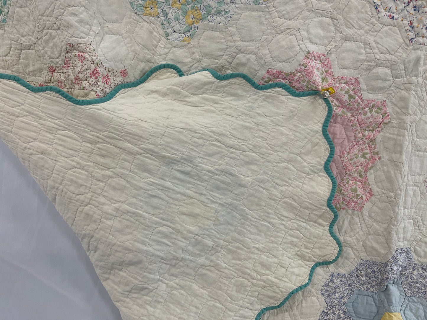 Grandmother's Garden Vintage Quilt 72 x 92