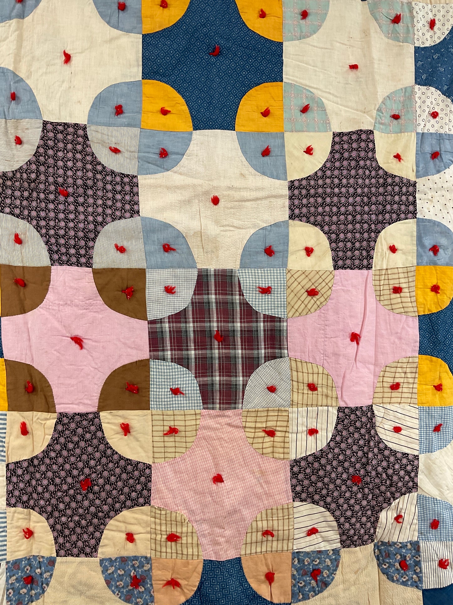 1940s tied circle quilt