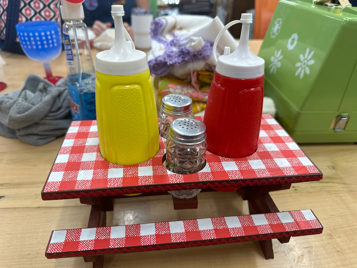 Mini picnic table and accessories