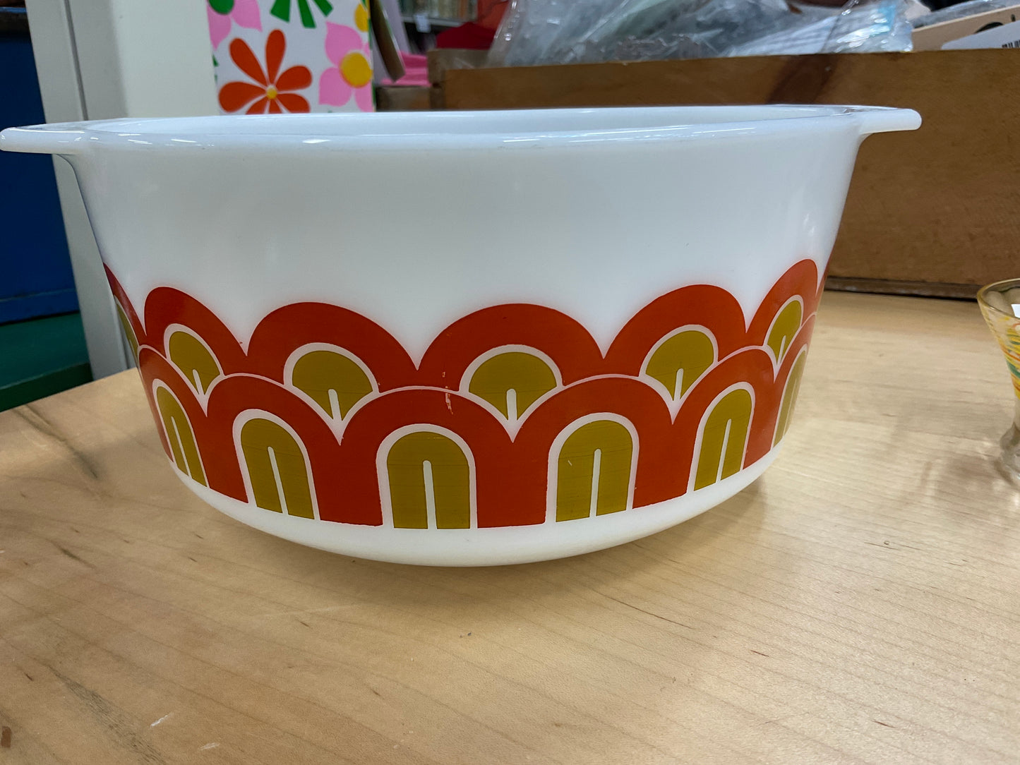 Vintage Pyrex 3 quart bowl