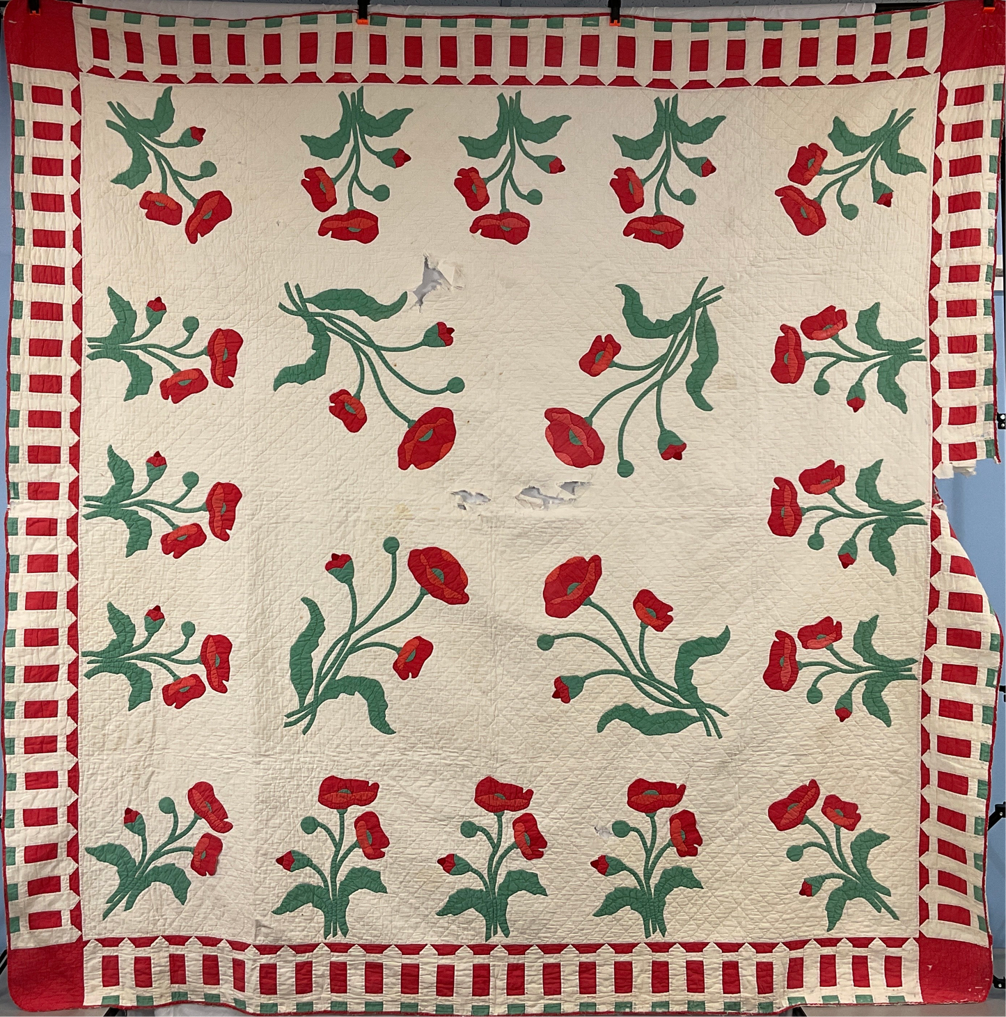 Antique Poppy and Garden Fence applique Quilt 1933 87”x82”