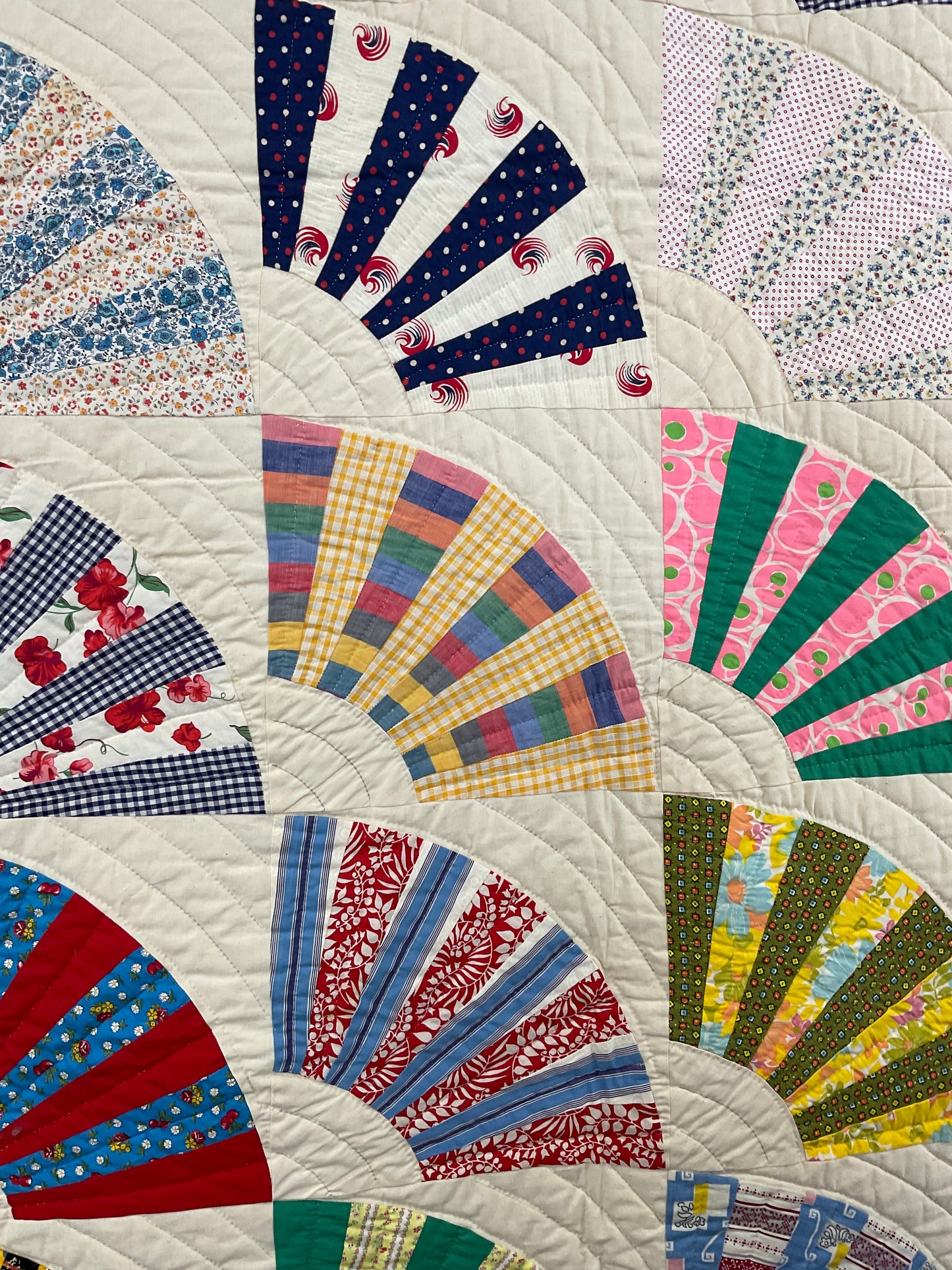 Fan quilt 1960s- 70s 87.5” x 79”