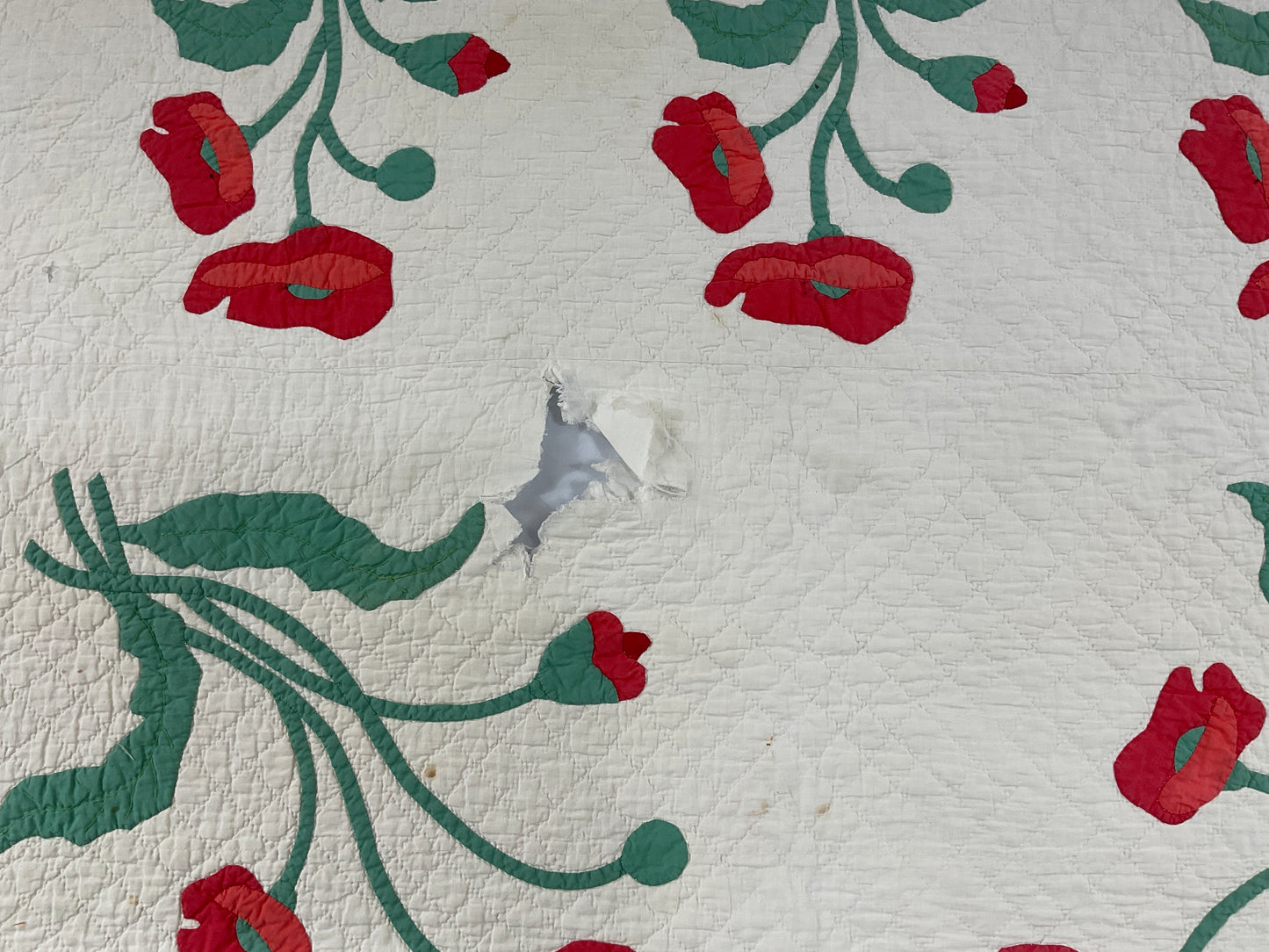 Antique Poppy and Garden Fence applique Quilt 1933 87”x82”