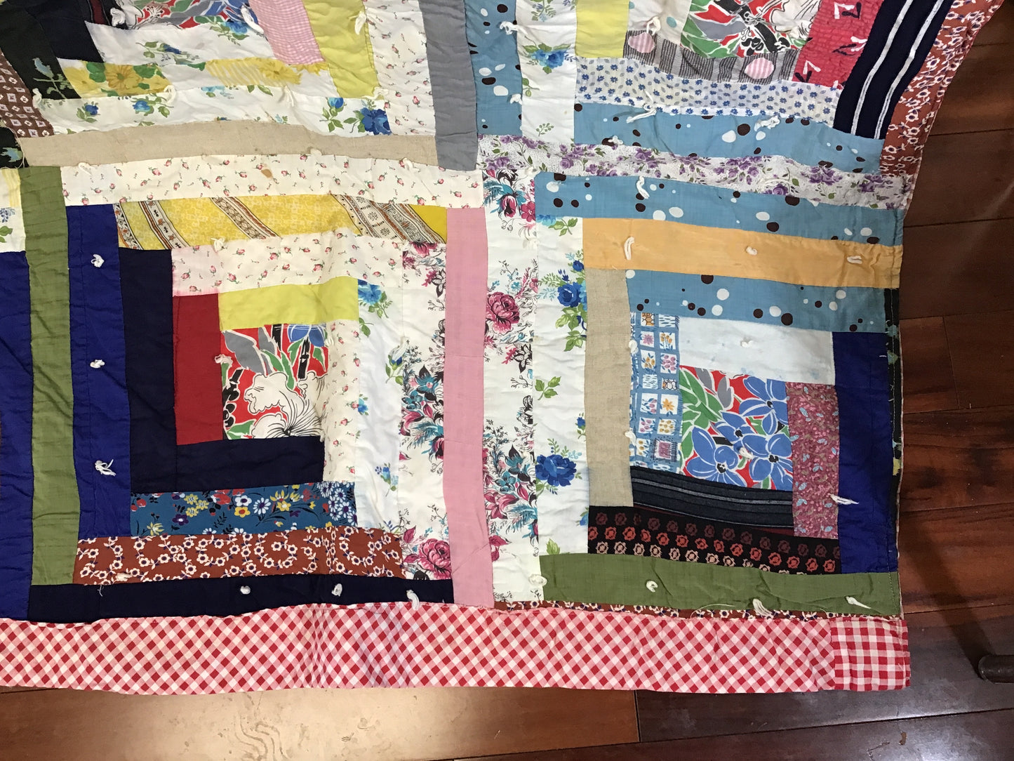 Antique 1940s Large Tied Log Cabin Quilt 76.5”x97.5”