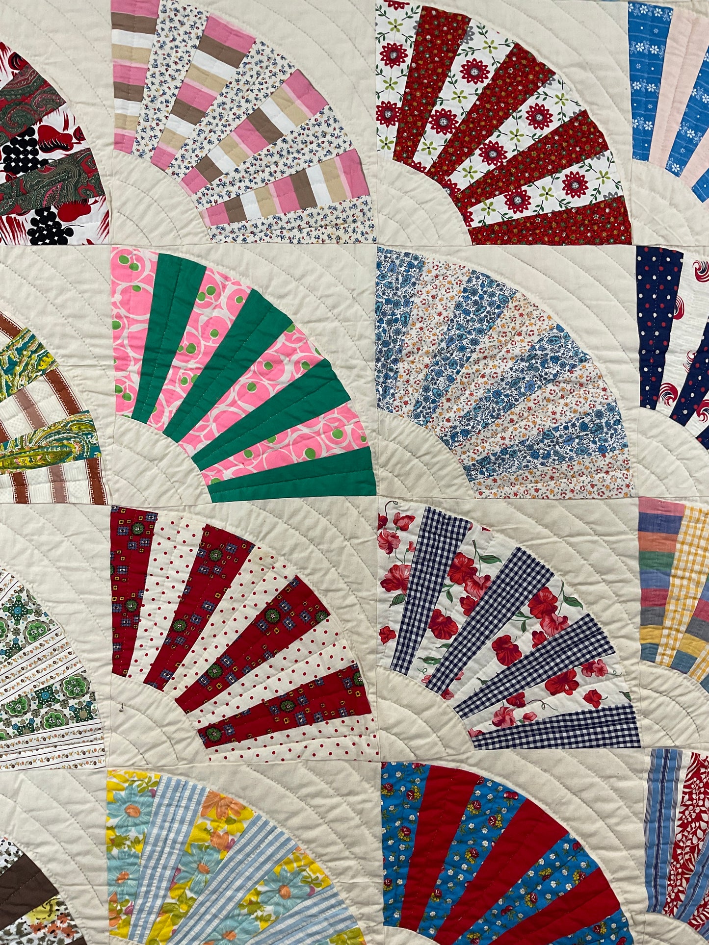 Fan quilt 1960s- 70s 87.5” x 79”