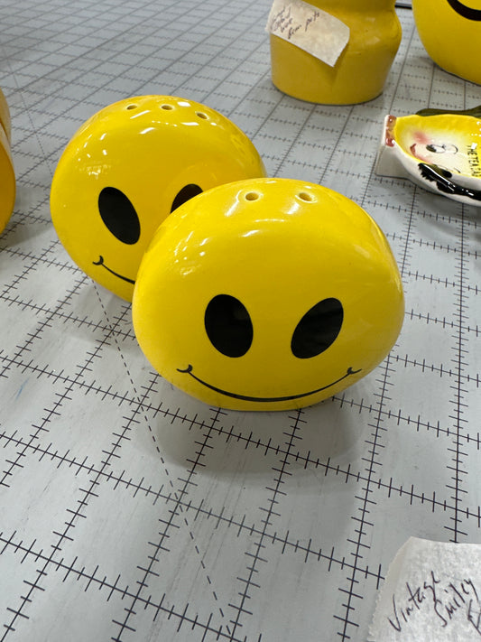 Newer Smiley Face S&P shaker set