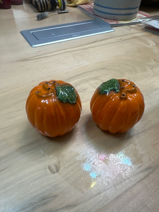 Vintage Salt & Pepper pumpkin shaker set