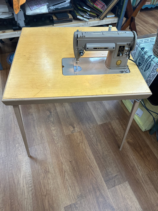 Vintage Singer 301a sewing machine w table