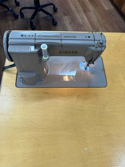 Vintage Singer 301a sewing machine w table