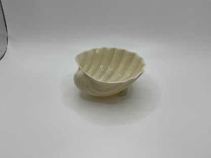 Belleek shell dish