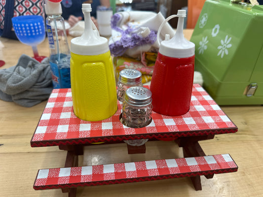 Mini picnic table and accessories