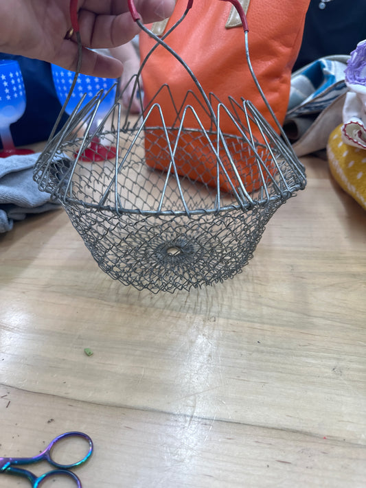 Vintage collapsable egg basket