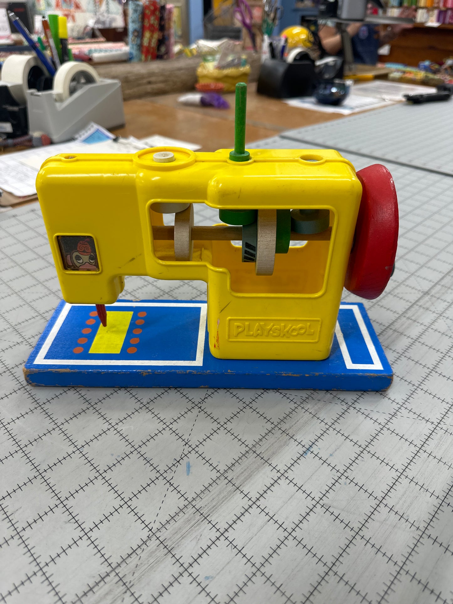 VINTAGE PLAYSKOOL PRETEND 1960'S SEWING MACHINE WOODEN AND PLASTIC