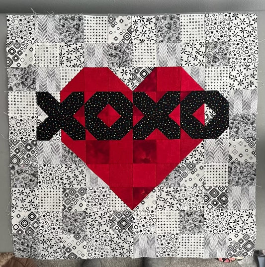 XOXO Heart Mini-quilt by Robin Pickens